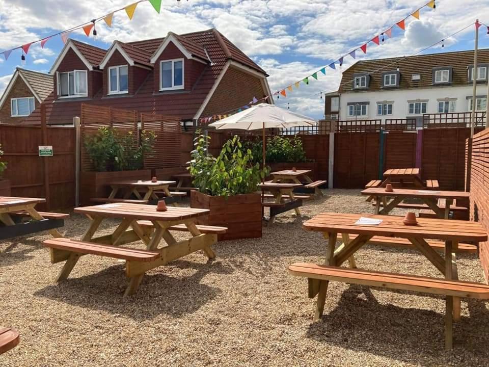 The Greenwich Rooms - Burger & Bird Bar & Restaurant Peacehaven Exterior photo
